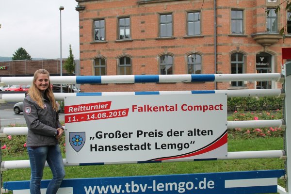 Leonie Röpke ist kein Hindernis zu hoch: Die 22-Jährige freut sich auf ihre Premiere als Turnierleiterin bei der vierten Auflage von Falkental Compact in Lemgo. - © Judith Stracke