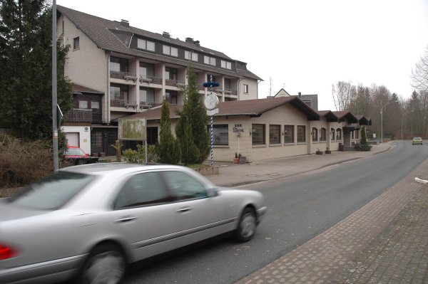 Hier hat nun die Stadt das Sagen: Im ehemaligen Hotel „Zur Linde" in Billerbeck sind bereits 35 Flüchtlinge aus Syrien und Afghanistan untergebracht. - © Manfred Brinkmeier