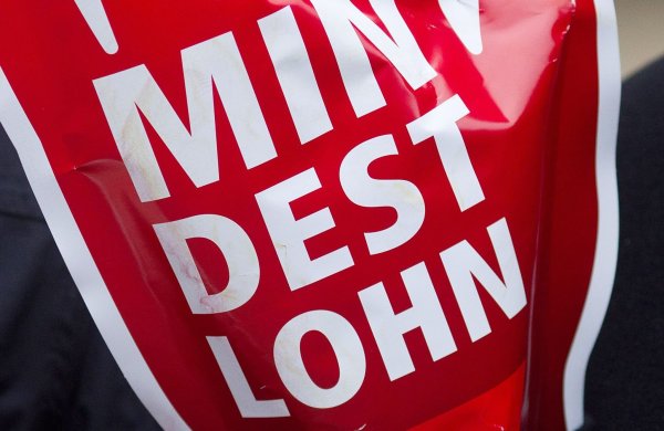 Die Gewerkschaften trommeln für einen deutlich höheren Mindestlohn. (Symbolbild) - © Jens Wolf/dpa