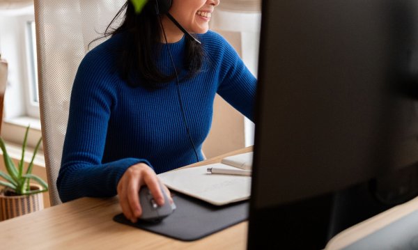 Viele Beschäftigte erwägen einen Quereinstieg: Hauptmotive sind ein höheres Gehalt, eine bessere Work-Life-Balance oder mehr Homeoffice-Möglichkeiten. - © Zacharie Scheurer/dpa-tmn