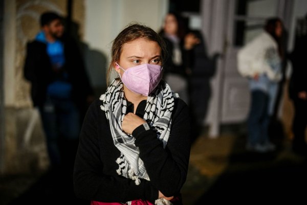 Seit dem Angriff der islamistischen Hamas auf Israel und dem darauffolgenden militärischen Vorgehen Israels im Gazastreifen hat Greta Thunberg sich mehrfach mit den Palästinensern solidarisiert und Israel Völkermord vorgeworfen. (Archivbild) - © Kay Nietfeld/dpa