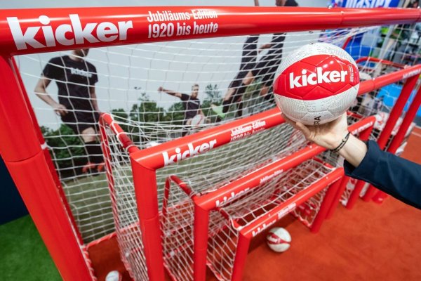 Die Internetseite und die App des «Kicker» waren in den vergangenen Tagen mehrfach nicht zu erreichen. - © Daniel Karmann/dpa