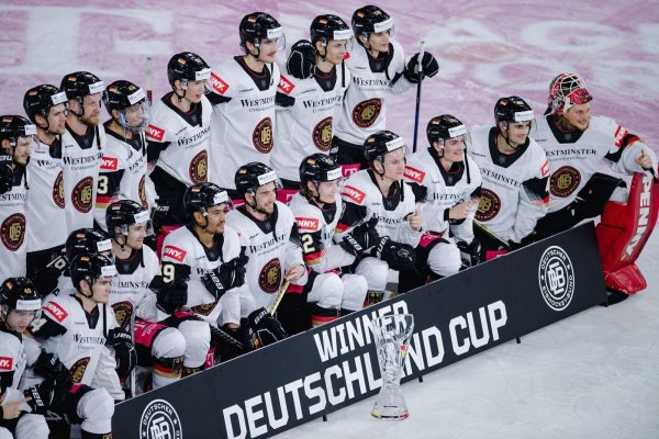 Die deutsche Mannschaft gewann beim Deutschland Cup alle drei Partien. - © Marius Becker/dpa