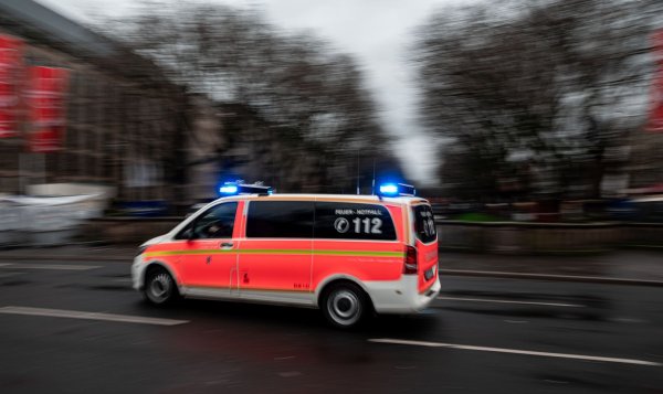Das verletzte Kind kam in ein Krankenhaus. (Archivbild) - © Fabian Strauch/dpa