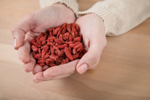 Gojibeeren liefern zwar wichtige Nährstoffe, sind aber kein Wundermittel. - © Christin Klose/dpa-tmn