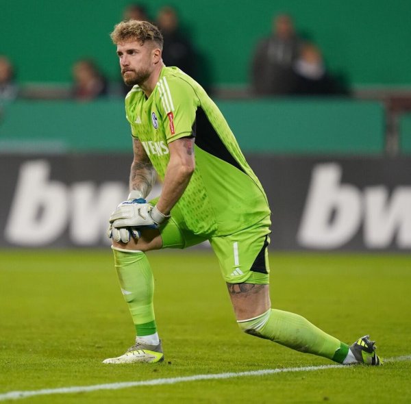 Die Zeit von Ralf Fährmann auf Schalke wird im nächsten Jahr enden. - © Marcus Brandt/dpa