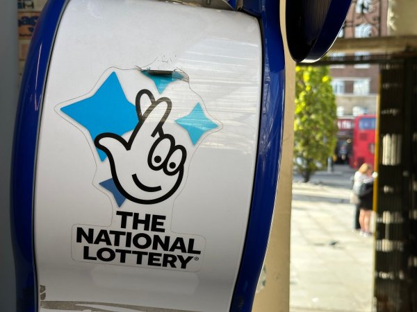 177 Millionen Pfund bedeuten den drittgrößten Jackpot der britischen Lotto-Geschichte. (Archivbild) - © Benedikt von Imhoff/dpa