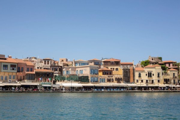 Ein Haus auf Griechenland? Das hört sich zunächst nach reinem Luxus an. Die Anschaffung einer Immobilie kann dort jedoch wesentlich einfacher zu finanzieren sein als in Deutschland. - © Socrates Baltagiannis/Symbolbild/dpa