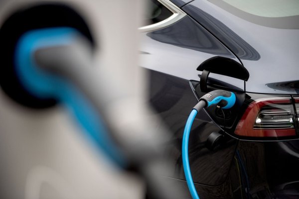 Ladestation für E-Auto - © Foto: Zacharie Scheurer/dpa-tmn