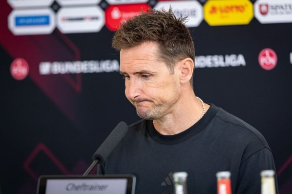 Schwierige Zeit als Nürnberger Trainer: Miroslav Klose. - © Daniel Karmann/dpa