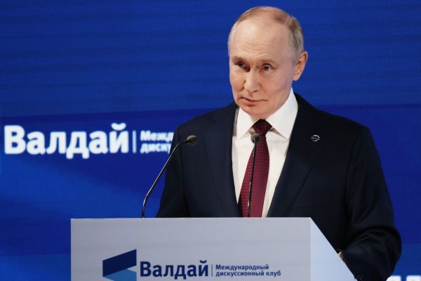 Kremlchef Wladimir Putin warnt vor einer Lieferung von Tomahawk-Raketen an die USA. - © Mikhail Metzel/Pool Sputnik Kremlin/AP/dpa