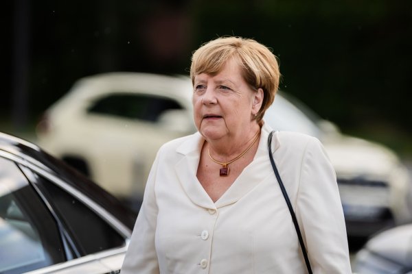 Merkel geht hart mit der AfD ins Gericht. (Archivbild) - © Christoph Soeder/dpa