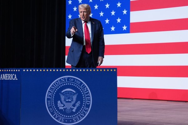 Der US-Präsident hat laut übereinstimmenden US-Medienberichten entschieden, dass sich sein Land in einem «bewaffneten Konflikt» mit Drogenkartellen befindet. (Archivbild) - © Evan Vucci/AP/dpa