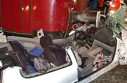 Ein Polo wurde von einem Museumszug erfasst. - © FOTO: Berndt von Mitzlaff