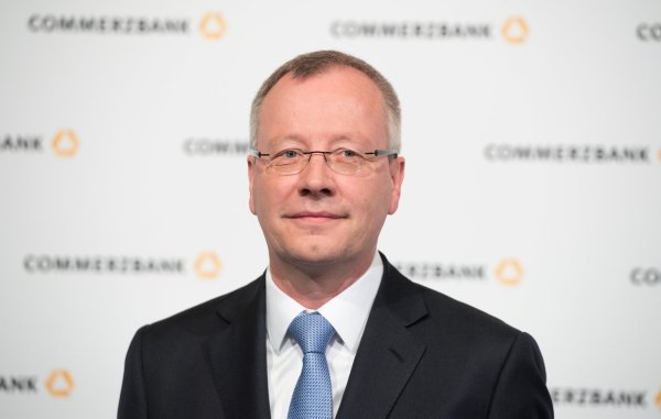 Commerzbank baut Vorstand um - © Foto: Arne Dedert/dpa