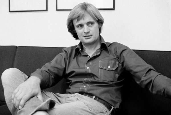 David McCallum im Jahr 1975: Nun ist er im Alter von 90 Jahren gestorben. - © Richard Drew/AP/dpa