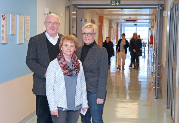 Optimistisches Trio: (von links) Dr. Helmut Middeke, Emma Smoljanow und Constanze Liebe glauben an den Erfolg des neuen Hilfsangebotes in Lippe. - © Vera Gerstendorf-Welle