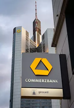 Commerzbank - &copy; Foto: Frank Rumpenhorst/dpa