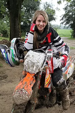 Gina-Marie Piepke auf Enduro. - © Bernhard Preuss
