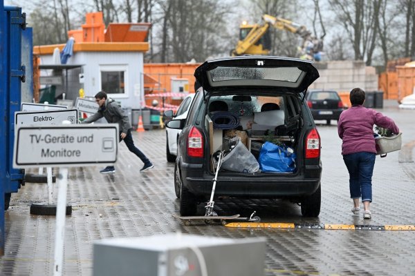 In vielen Städten und Gemeinden gibt es Recyclinghöfe, die Elektroschrott sammeln und recyceln. - © Uwe Zucchi/dpa/dpa-tmn