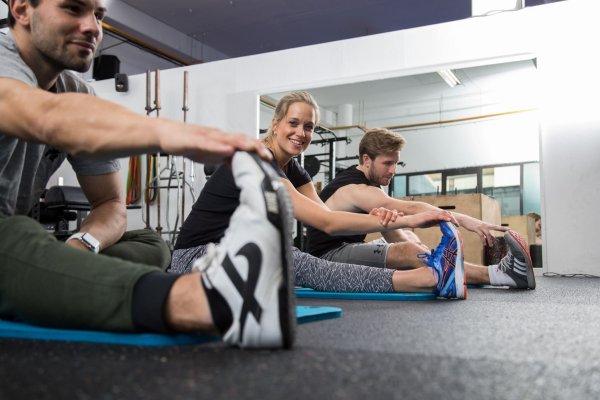 Nach dem Sport kann Muskelkater auftreten, besonders bei neuen und intensiven Übungen. - © Christin Klose/dpa-tmn