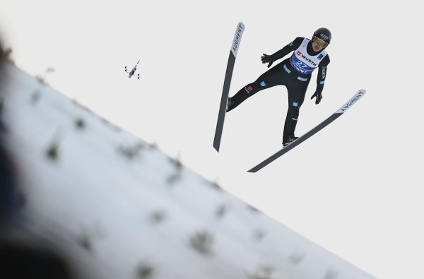 Philipp Raimund hat es mit dem deutschen Mixed-Team nicht auf das Podest geschafft. (Archivbild) - © Hendrik Schmidt/dpa