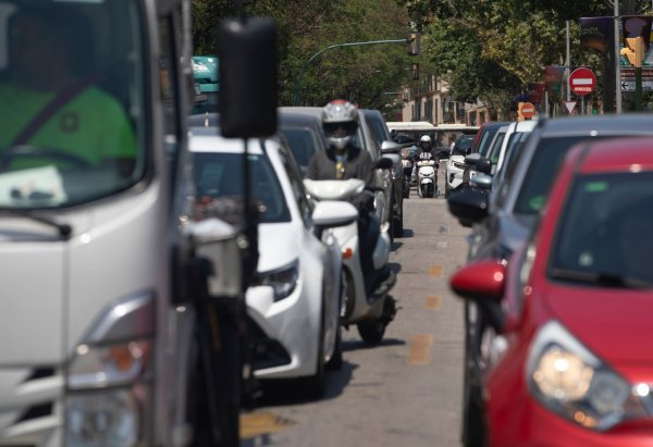 Im Zentrum Palmas gibt es seit Jahresbeginn eine Umweltzone, in die Urlauberautos mit ausländischem Kennzeichen - auch wenn sie schadstoffarm oder sogar elektrisch sind - nicht einfahren dürfen. (Archivbild) - © Clara Margais/dpa