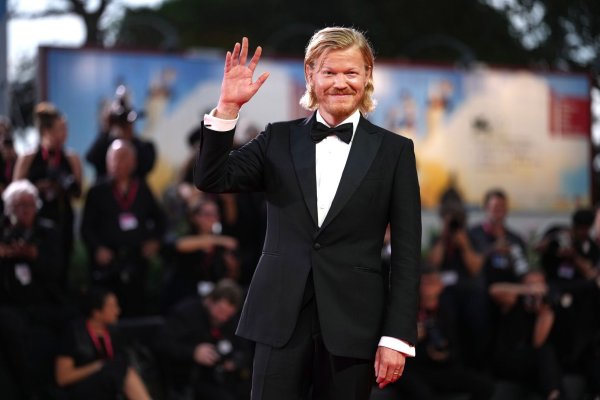 Hollywoodstars wie Jesse Plemons fühlen sich bei den Dreharbeiten in der Hauptstadt wohl. (Archivbild) - © Scott A Garfitt/Invision/dpa