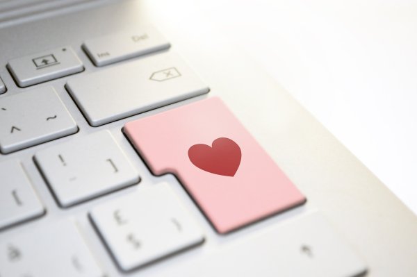 Nur ein Klick zur großen Liebe? Klappt nicht immer. - © Symbolfoto: Pixabay
