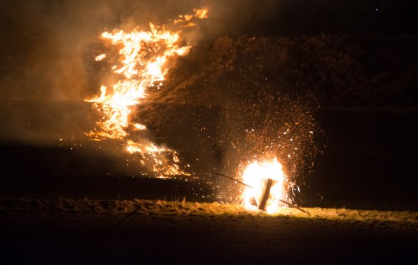 Der Osterräderlauf in Lügde zieht jedes jahr Tausende in den lippischen Südosten. - © Archivfoto: Raphael Bartling