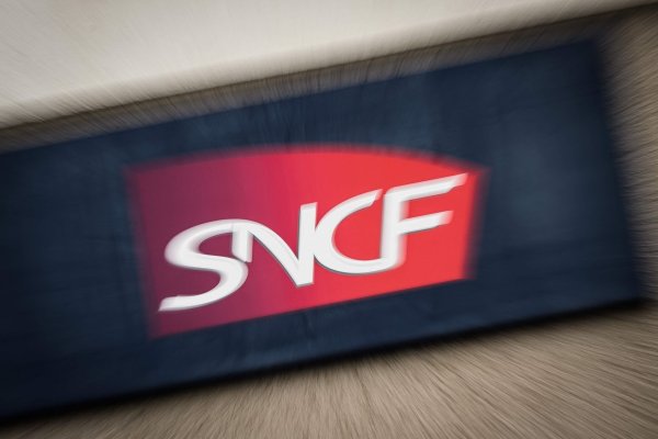 Bei der französischen Eisenbahngesellschaft SNCF wird bisher abgefragt, ob jemand «Herr» oder «Frau» ist. (Archivbild) - © Loic Venance/AFP/dpa