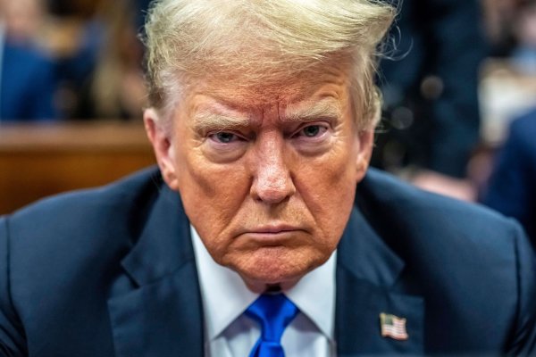 Trump will verhindern, dass es vor seiner Amtseinführung zur Strafmaßverkündung im Schweigegeld-Prozess kommt. (Archivbild) - © Mark Peterson/Pool New York Magazine/AP/dpa