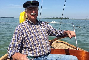 Freunde kaufen besondere Jacht