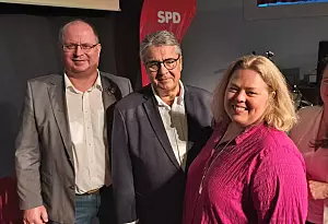Bild zu Sigmar Gabriel spricht in Detmold über Wirtschaft Bildung und warum Menschen Trump wählen