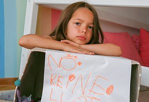 Kind guckt bockig - Mascha Brichta/dpa-tmn Kind guckt bockig - Mascha Brichta/dpa-tmn