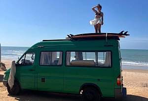 Gütersloher Vater und Tochter bauen alten Polizeibulli aus