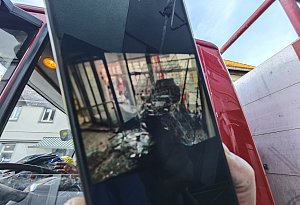 Höxter: Auto fährt in ein Ladengeschäft