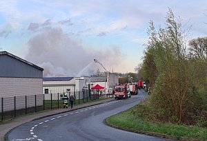 Brand in alter Möbelfabrik