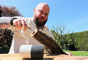 Detmolder baut eigene Didgeridoos