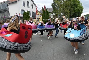 Der Festumzug beim Heimatfest Hohenhausen 2025
