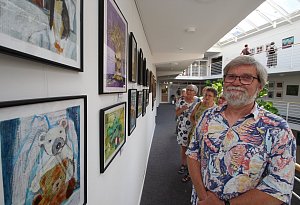 Ausstellung mit Bildern von Herbert Mische ("Lila B&uuml;hne") in Lemgo