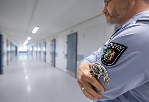 Justizminister eröffnet Bielefelds neuestes Gefängnishaus