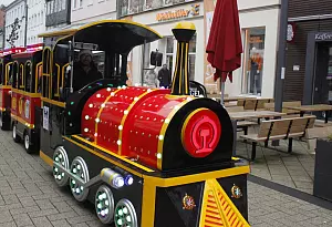 Bild zu Neue Attraktion zum Weihnachtsmarkt: Mit der Eisenbahn durch die Detmolder Innenstadt