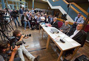 Nebenkläger äußern sich über das Urteil gegen Reinhold Hanning