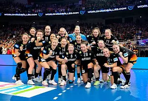 Bild zu Traum vom WM-Titel lebt: HSG-Spielerinnen feiern Einzug ins Halbfinale