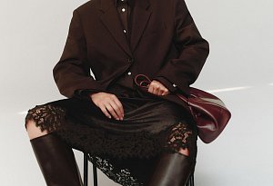 Look in Schokobraun von Arket - Arket/dpa-tmn