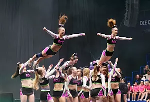 Bild zu Spektakel der Superlative: 2600 Sportlerinnen nehmen am German CheerMasters in Lemgo teil