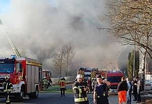 Gro&szlig;brand in L&ouml;hne bei Relux Rohstoffe