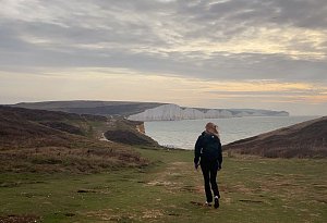 Blick auf die sieben Kreidefelsen des Seven-Sisters-Cliff-Walk - Nathalie Helene Rippich/dpa-tmn