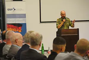 Bild zu Brigadegeneral plädiert in Augustdorf für ein kriegstüchtiges Deutschland